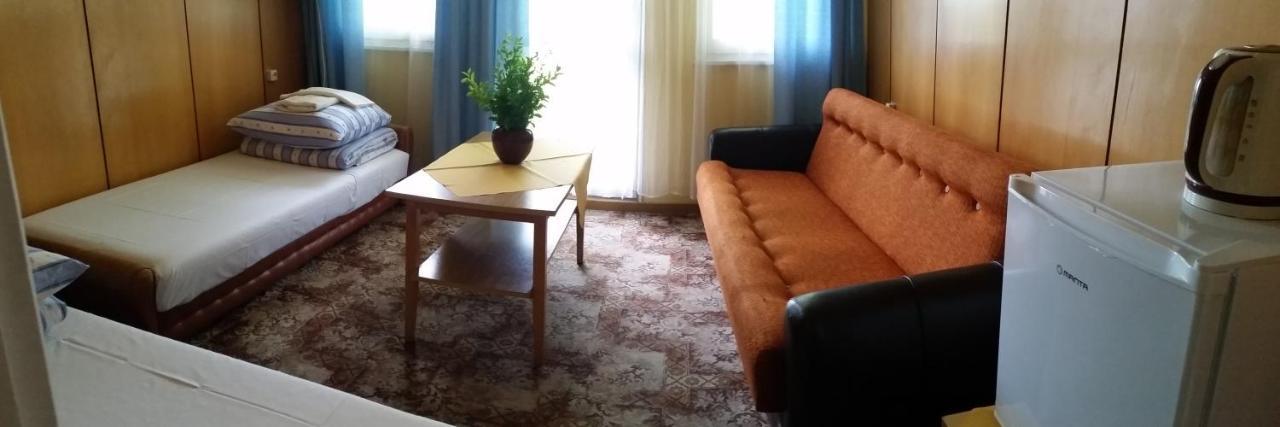 Egm-Lazy Hotel Екстериор снимка